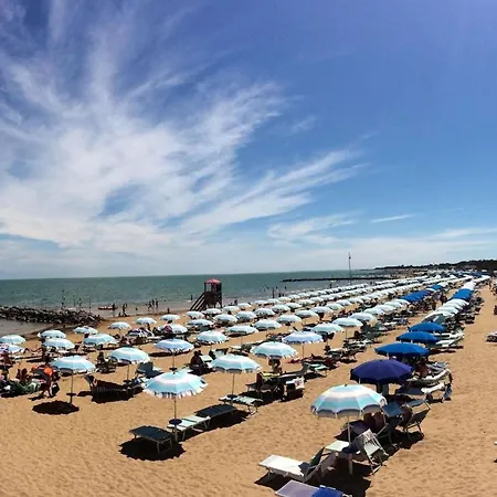 With Patio In Lignano Pineta *