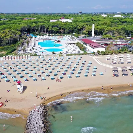 With Patio In Lignano Pineta Villa Lignano Sabbiadoro