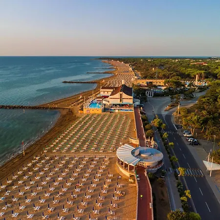With Patio In Lignano Pineta *